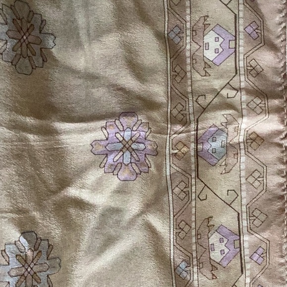 100 % Silk delicate scarf Made in Japan 26 inch square - Picture 12 of 12